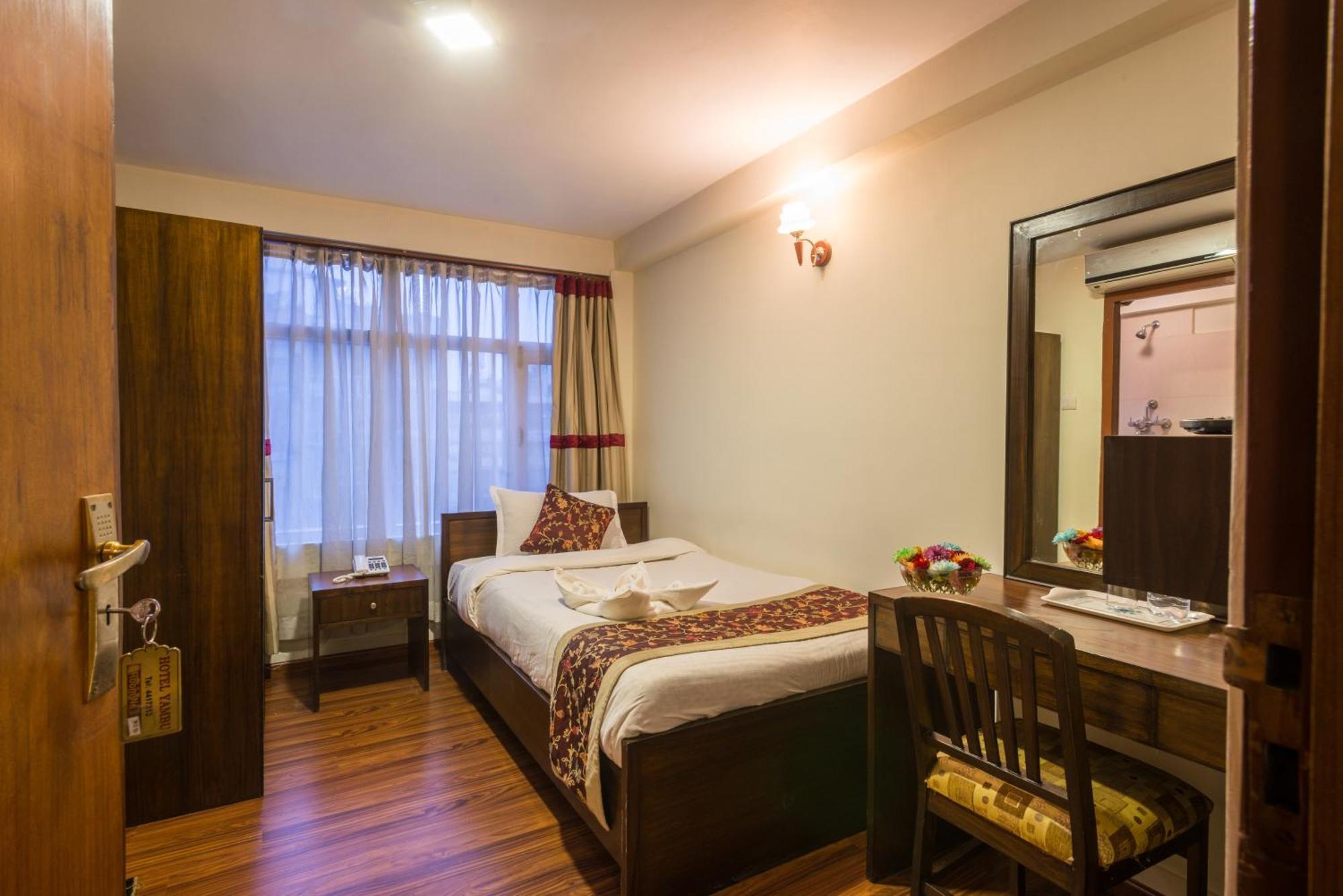 Hotel Yambu กาฐมาณฑุ ภายนอก รูปภาพ
